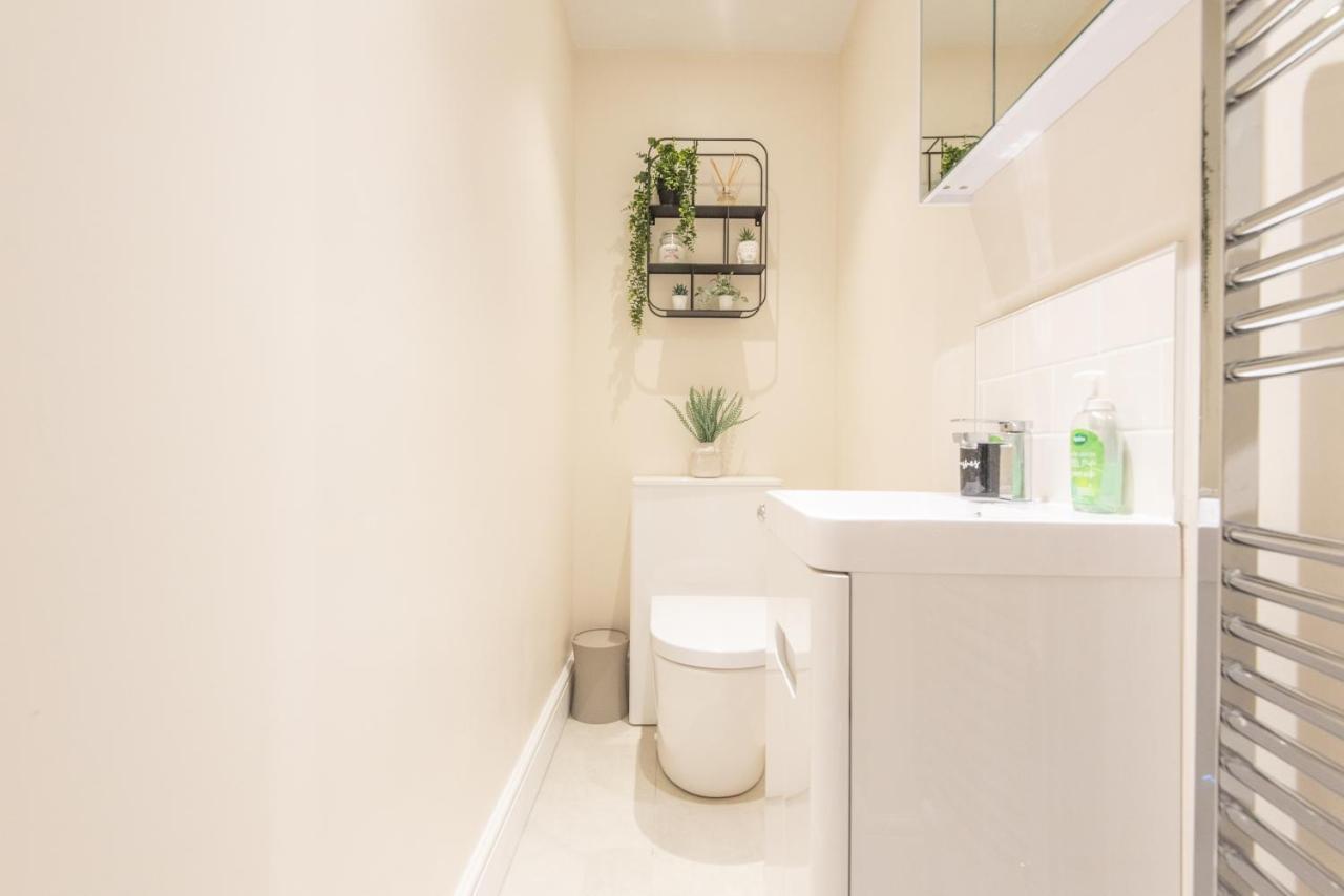 Bright, Fresh, Renovated 3 Bedroom Apartment In The Heart Of Montrose Angus Exterior photo