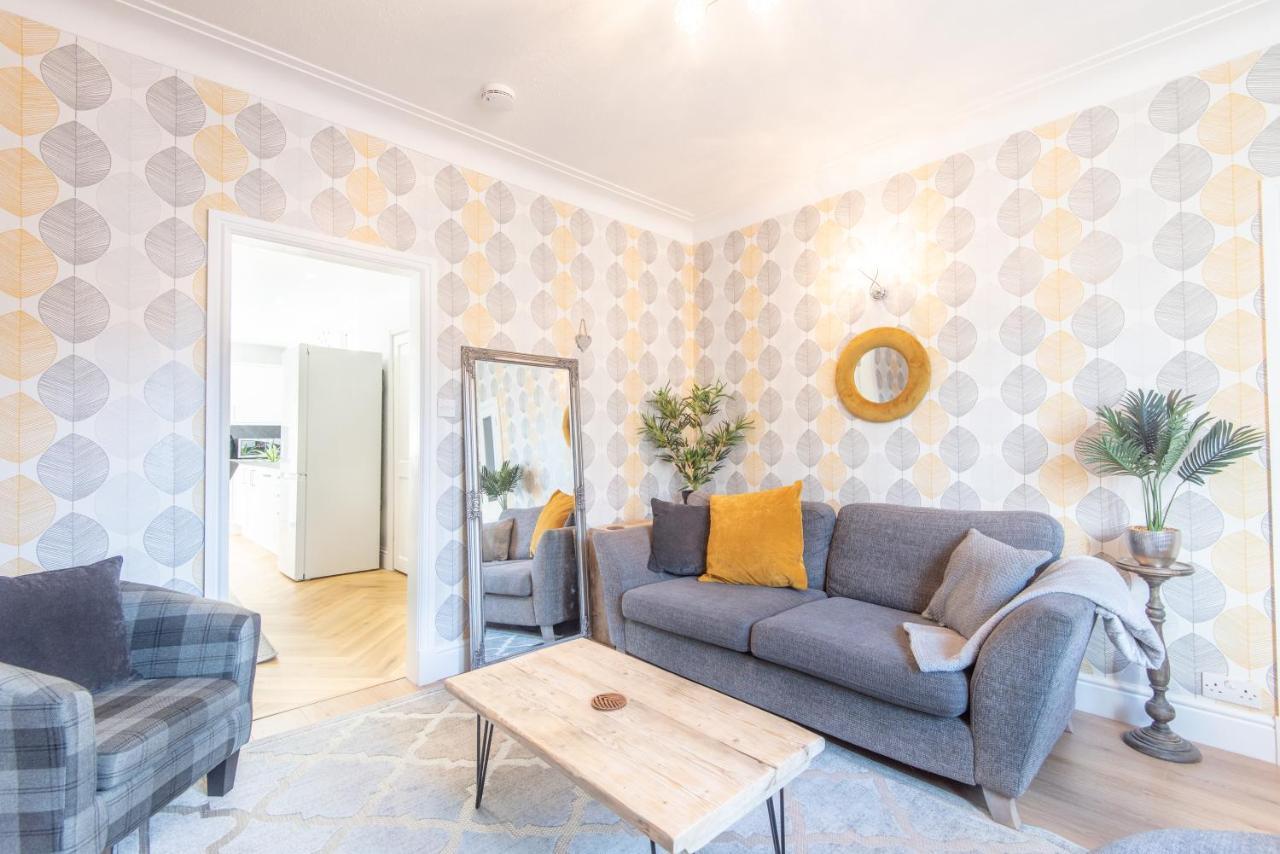 Bright, Fresh, Renovated 3 Bedroom Apartment In The Heart Of Montrose Angus Exterior photo
