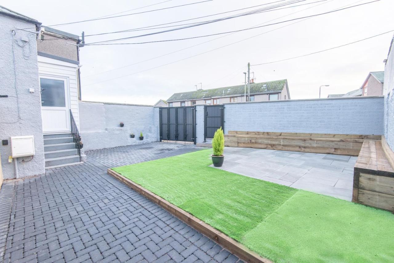 Bright, Fresh, Renovated 3 Bedroom Apartment In The Heart Of Montrose Angus Exterior photo