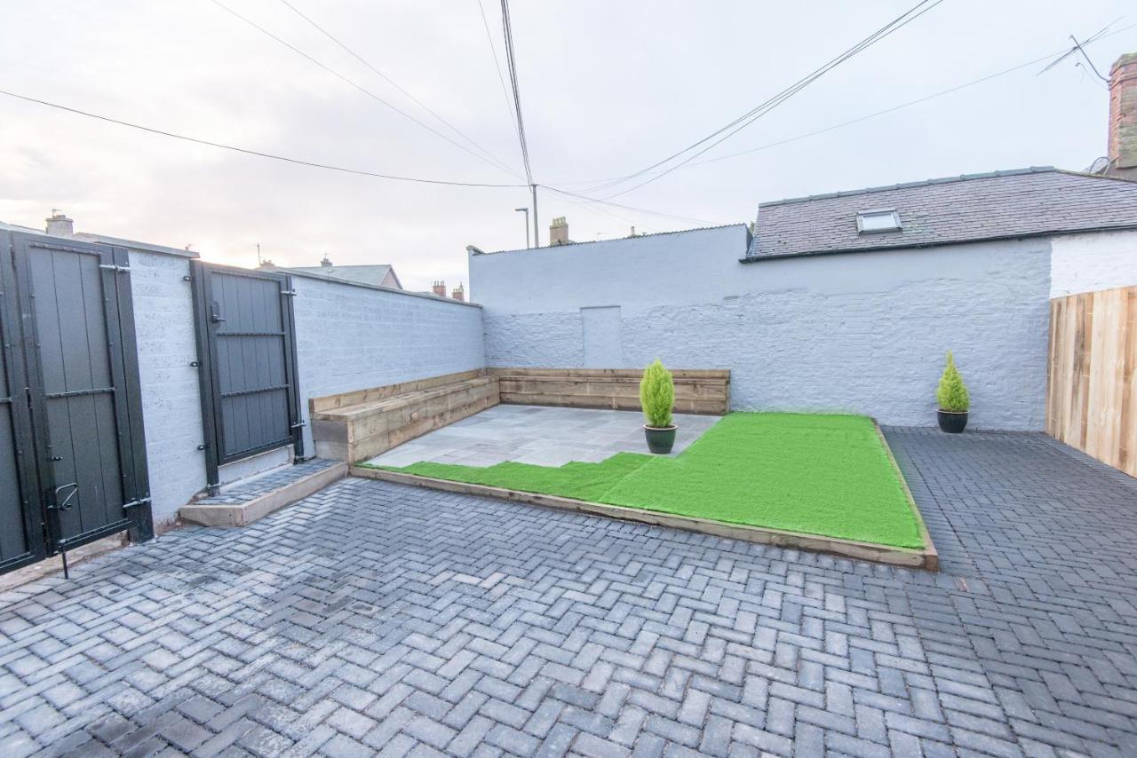 Bright, Fresh, Renovated 3 Bedroom Apartment In The Heart Of Montrose Angus Exterior photo