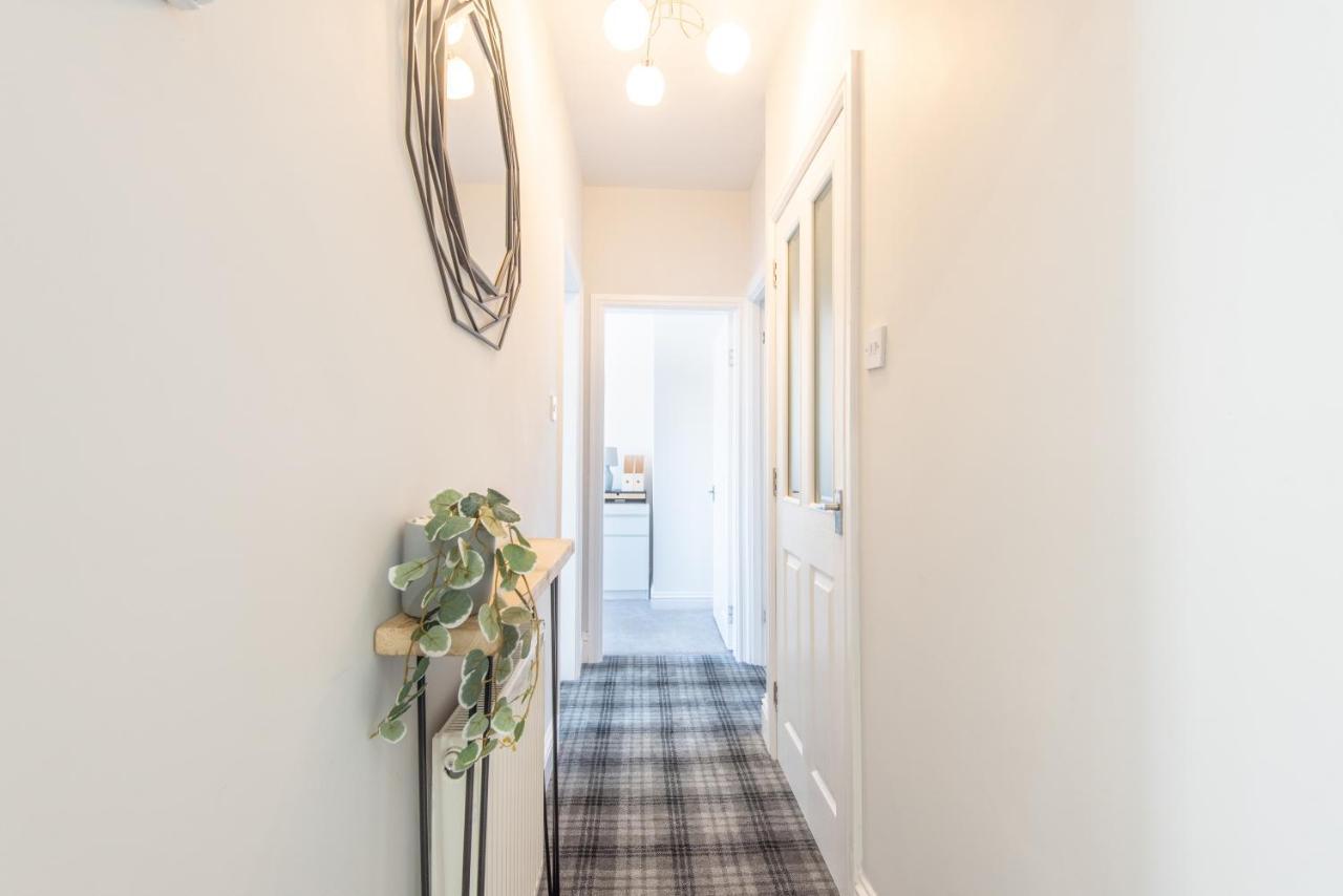 Bright, Fresh, Renovated 3 Bedroom Apartment In The Heart Of Montrose Angus Exterior photo