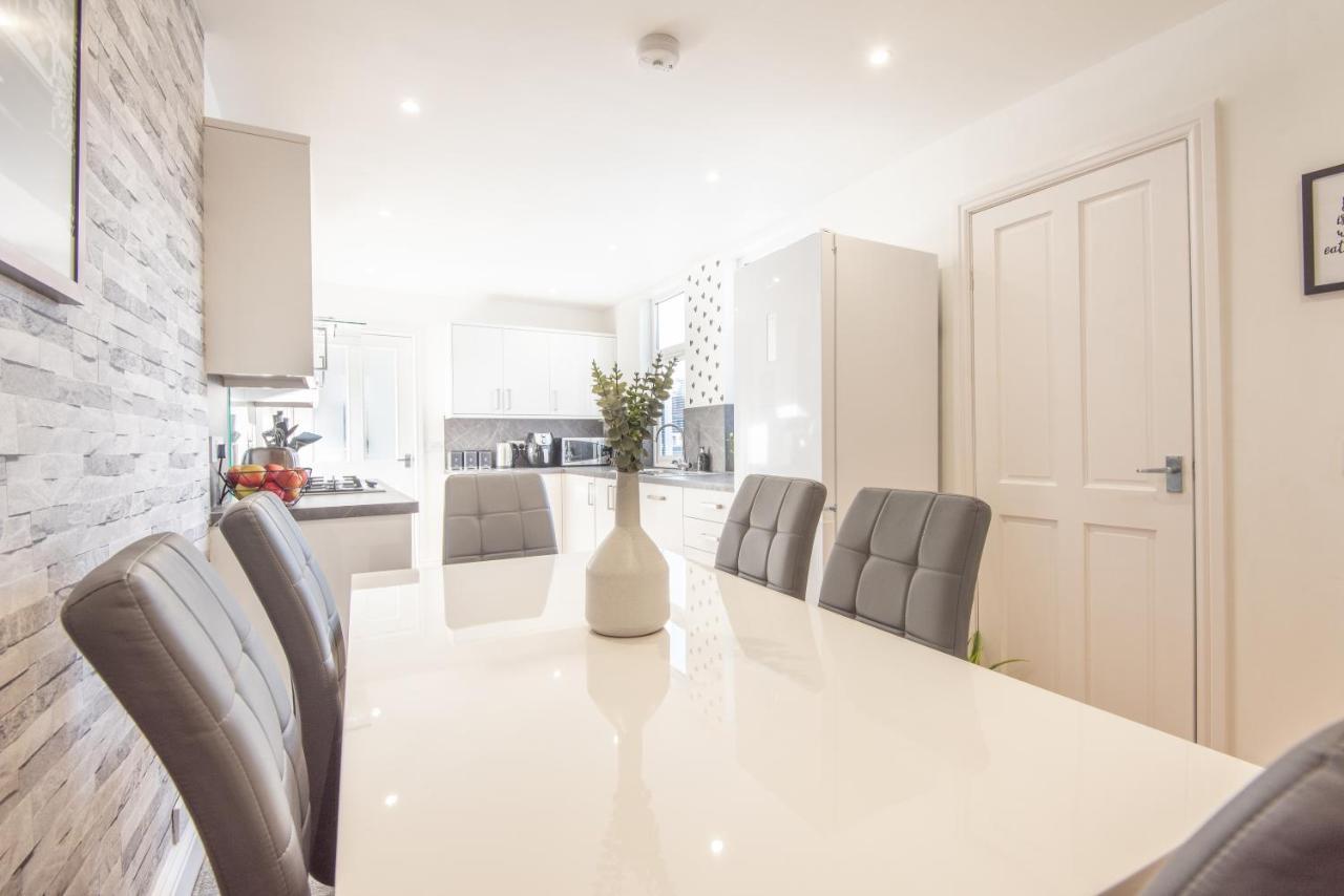 Bright, Fresh, Renovated 3 Bedroom Apartment In The Heart Of Montrose Angus Exterior photo