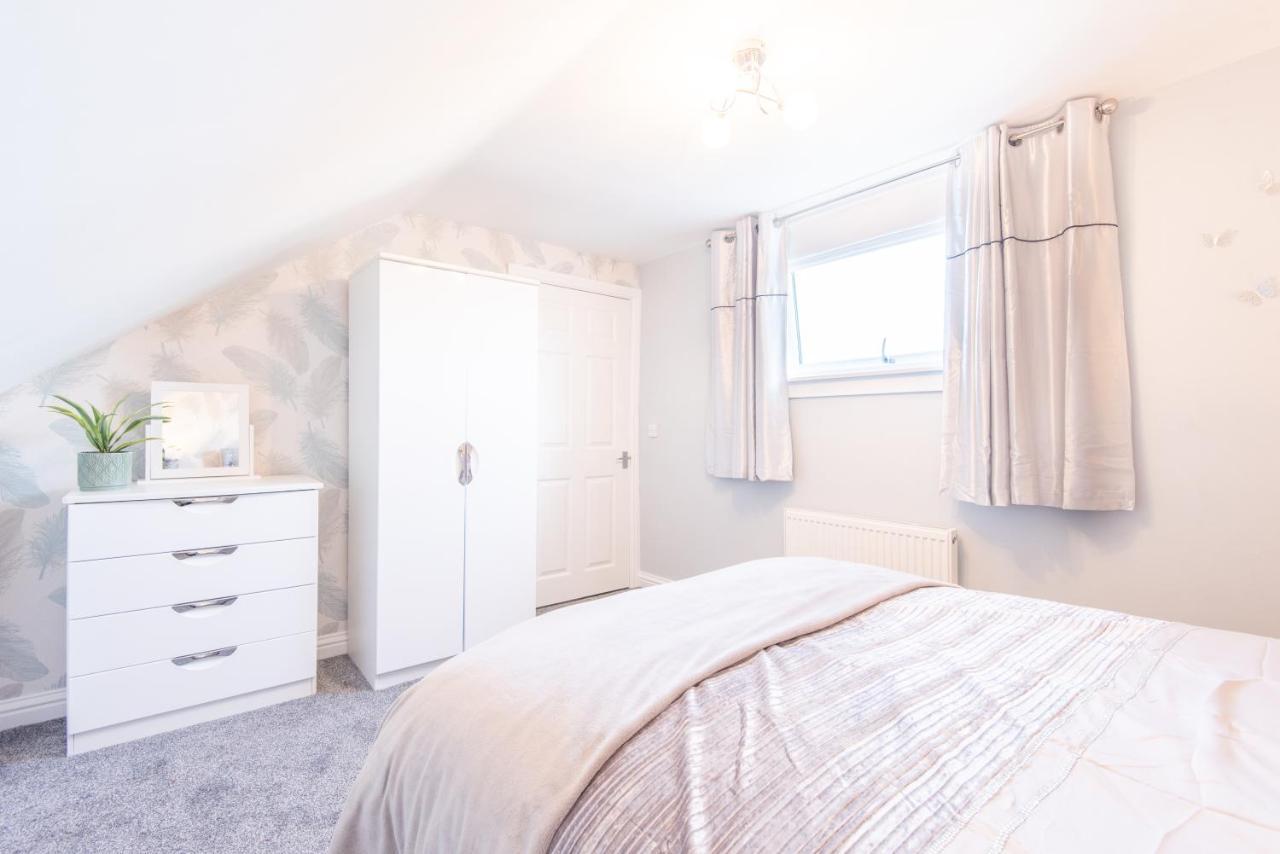 Bright, Fresh, Renovated 3 Bedroom Apartment In The Heart Of Montrose Angus Exterior photo